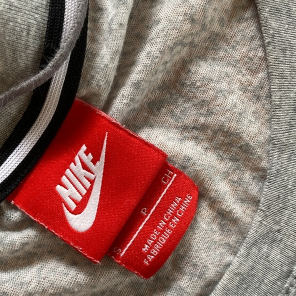 Nike Small - Picture 4 of 5